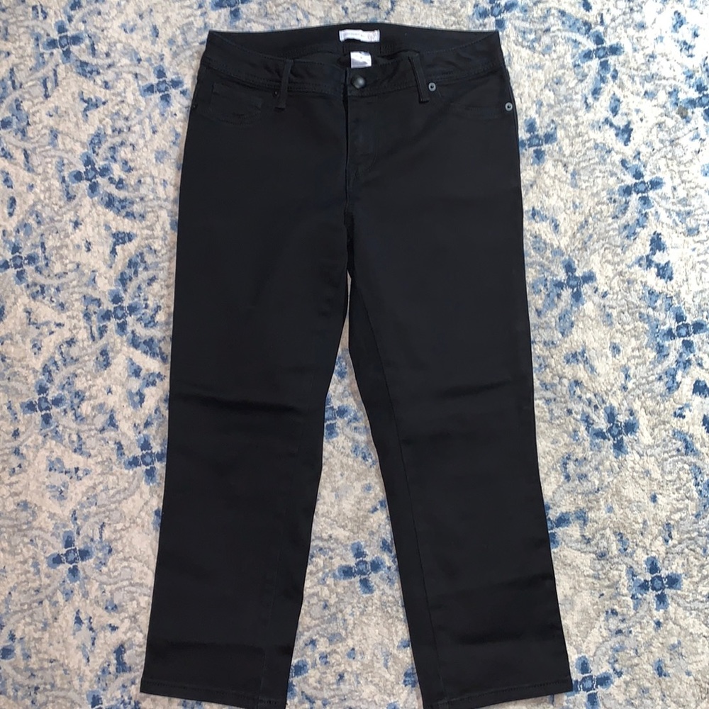 Black capris